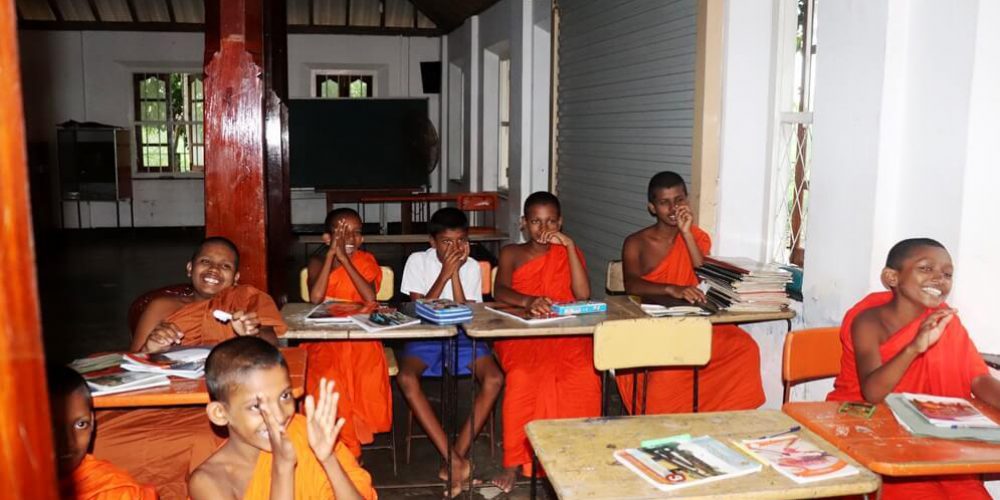 Sri Lanka - Teaching English to Buddhist Monks2