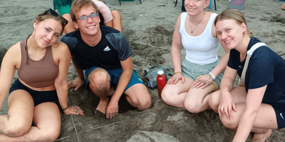 sea-turtle-volunteering-&-adventure-tour-for-teenagers-31