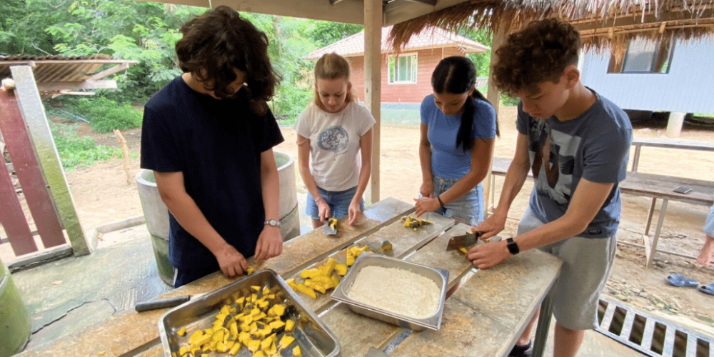 thiland-elephants-and-community-building-for-teenagers2